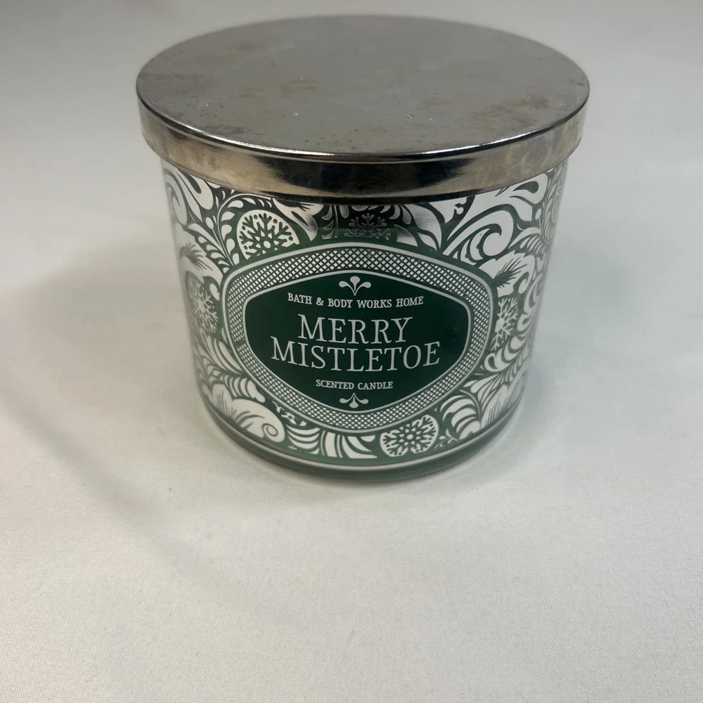 New Bath and Body Works 3 Wick Candle Merry Mistletoe